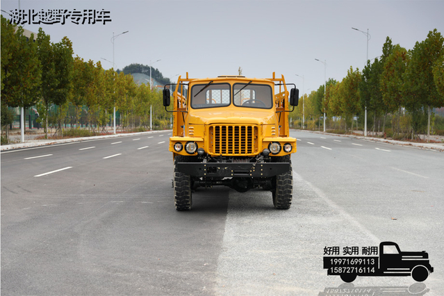 EQ2082DF Kendaraan khusus penggerak enam roda_Truk meriam EQ240 kaca ganda truk off-road_konfigurasi kargo 6×6 tip 25Y
