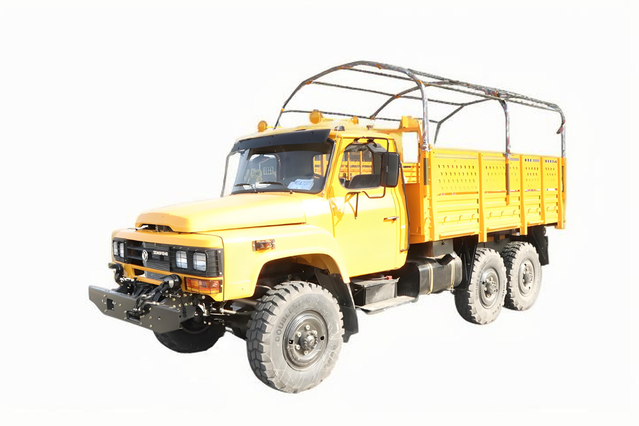 Truk khusus off-road EQ2082_DF Senapan baja kecil 2,5 ton penggerak enam roda 240 kargo 170 tenaga kuda_6*6 truk pengangkut teknik runcing klasik 25Y