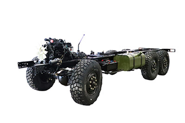 EQ2100E6D/EQ2102 truk khusus off-road kategori III sasis_245/246 penggerak enam roda 140 truk pengangkut_6×6DFkendaraan militer klasik 190 tenaga kuda Sasis truk