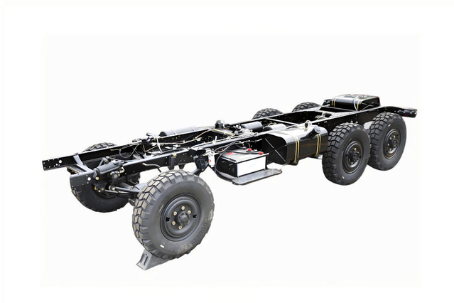 EQ2082 kategori khusus off-road empat sasis_DF Desain dan penyesuaian sasis 2,5 ton penggerak enam roda_ekspor konfigurasi sasis tiga gandar 6×6