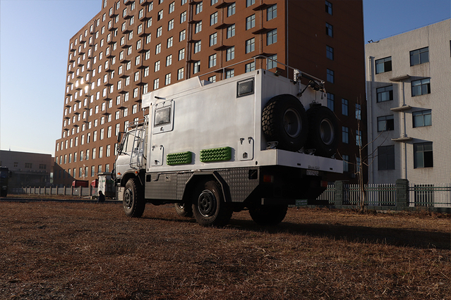 EQ2070 penggerak empat roda yang dimodifikasi off-road RV_190 tenaga kuda 4×4 pengangkut pasukan diesel tiga setengah ton dan kendaraan rekreasi_DF153 kendaraan khusus