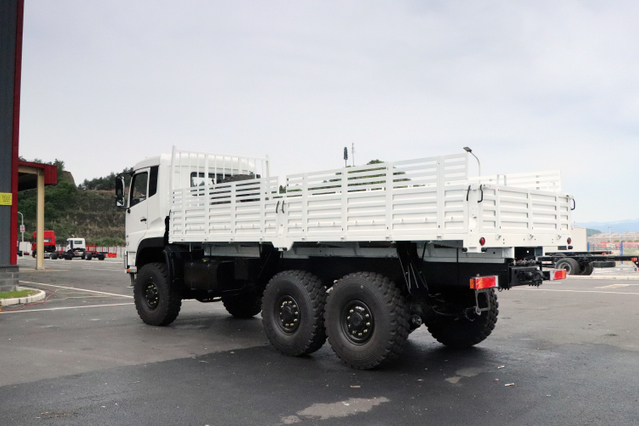 Cummins 300 tenaga kuda 6×6 produsen kargo_Harga ekspor dump truck kargo 15/20/25/30/35/40 ton yang disesuaikan_6×4 Cummins/4×4 YuchaiDFNomor telepon penjualan konfigurasi platform dump level II klasik