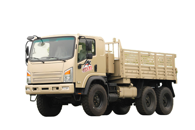 Produsen 335/80R20 Warrior desert ban EQ2082DF penggerak enam roda truk ringan 2,5 ton_nomor telepon penjualan 170 tenaga kuda truk off-road kepala datar yang dimodifikasi_'Bobcat' seri 6*6 kustomisasi rencana konfigurasi kendaraan khusus