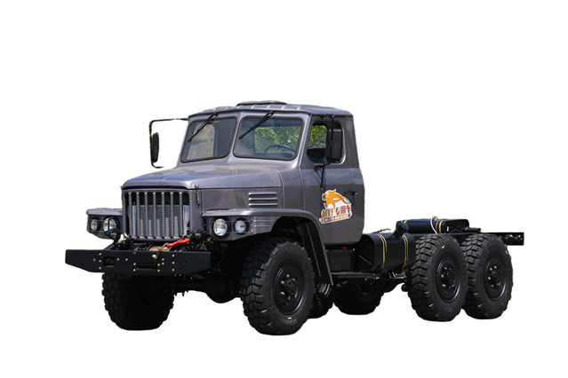 Kutipan pabrik modifikasi sasis kendaraan khusus off-road penggerak enam roda EQ2082_DF240 truk off-road Cummins 170/Weichai 190 tenaga kuda pabrikan konfigurasi khusus_6*6 nomor telepon penjualan sasis kendaraan khusus klasik 25Y