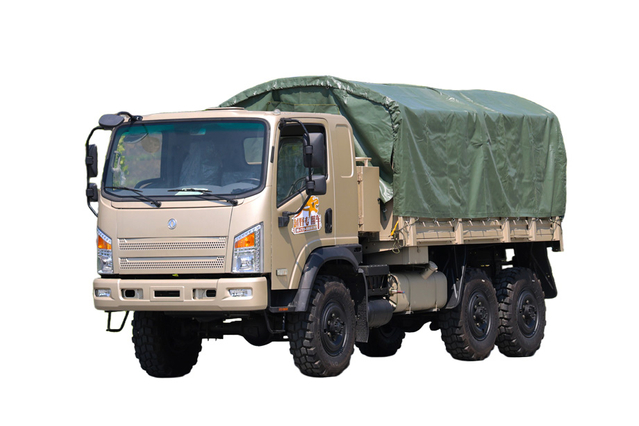 11R18DFEQ2082 truk ringan 2,5 ton penggerak enam roda_nomor telepon penjualan 170 tenaga kuda truk off-road kepala datar yang dimodifikasi_'Bobcat' seri 6*6 rencana konfigurasi kendaraan khusus pabrikan ban gurun Warrior 335/80R20 yang disesuaikan